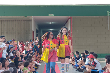 Foto relacionada - Desfile de Fantasias Encanta Alunos e Professores na Escola Municipal Antônio Ferreira!