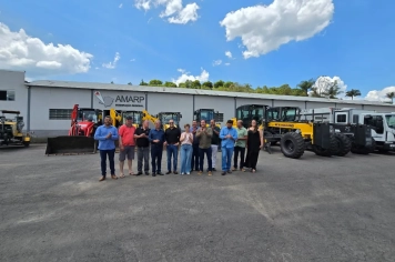 Foto relacionada - Parceria que vira asfalto: renovação de frota da AMARP reforça infraestrutura para Albertina e região
