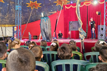 Foto - Crianças da Pré-Escola vivem dia mágico no circo em Jacutinga