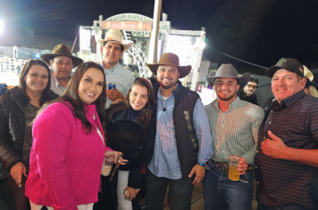 Foto - Abertura do 29º Rodeio leva emoção e espetáculo à arena!
