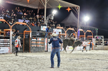 Foto - Tradição e fé embalaram o segundo dia do rodeio