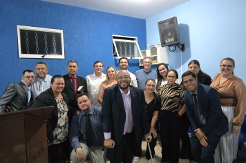 Foto relacionada - Terceiro dia da 8ª Semana Evangélica reúne fiéis na Igreja Resgatando Vidas em noite de oração e renovação