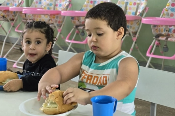 Foto - Lanche Especial de Fim de Ano – Creche Municipal Teresa Rossi