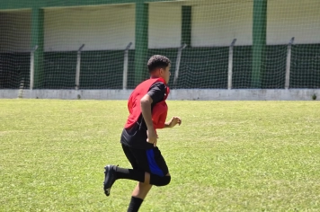 Foto - Treino de Futebol de Campo (Crianças e Adolescentes)