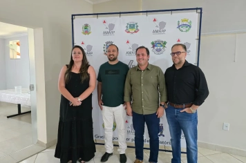 Foto relacionada - Parceria que vira asfalto: renovação de frota da AMARP reforça infraestrutura para Albertina e região