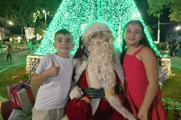 Foto relacionada - Albertina de Luz: primeira noite do Festival Natal de Luz enche a praça de emoção e esperança