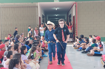 Foto - Dia de Fantasia na Escola Municipal Antônio Ferreira