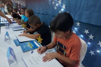 Foto - Noite de Autógrafos na Pré-Escola Luzia Sanches Diniz celebra educação, cultura e criatividade