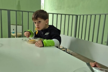 Foto - Lanche Especial de Fim de Ano – Creche Municipal Teresa Rossi