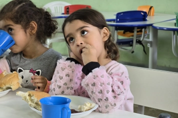 Foto - Lanche Especial de Fim de Ano – Creche Municipal Teresa Rossi
