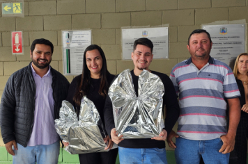 Foto - Professores da rede municipal de Albertina recebem Chromebooks para uso pedagógico