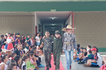 Foto - Dia de Fantasia na Escola Municipal Antônio Ferreira