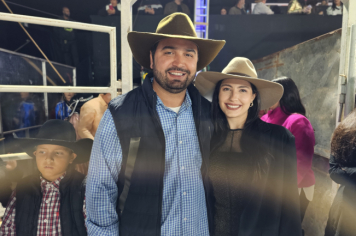 Foto - Abertura do 29º Rodeio leva emoção e espetáculo à arena!