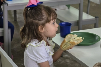 Foto - Lanche Especial de Fim de Ano – Creche Municipal Teresa Rossi