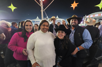 Foto - Abertura do 29º Rodeio leva emoção e espetáculo à arena!