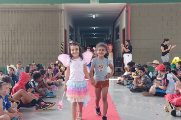 Foto - Dia de Fantasia na Escola Municipal Antônio Ferreira