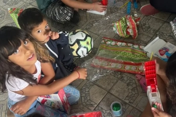 Foto - Entrega de Presentes no CRAS