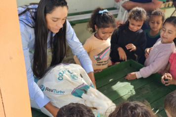 Foto - Plantio de Sementes (Dia da Árvore | Pré-Escola M. Luzia Sanches Diniz)