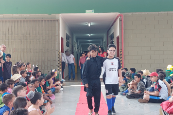 Foto - Dia de Fantasia na Escola Municipal Antônio Ferreira