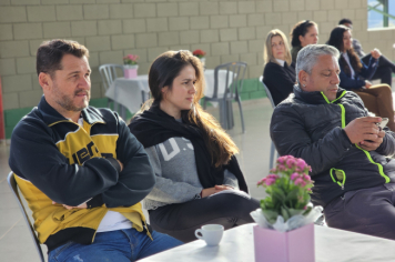 Foto - Professores da rede municipal de Albertina recebem Chromebooks para uso pedagógico