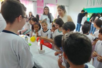 Foto - Feira de Conhecimento: Escola Municipal Antônio Ferreira