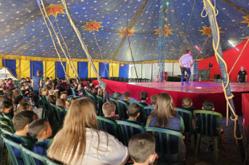 Foto - Crianças da Pré-Escola vivem dia mágico no circo em Jacutinga