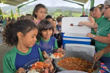 Foto - Churrasco na Escola Municipal Antonio Ferreira