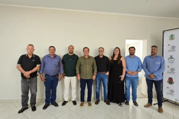 Foto relacionada - Parceria que vira asfalto: renovação de frota da AMARP reforça infraestrutura para Albertina e região