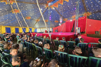 Foto - Crianças da Pré-Escola vivem dia mágico no circo em Jacutinga