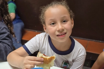 Foto relacionada - LANCHES ESPECIAIS MARCAM PROGRAMAÇÃO DE FIM DE ANO NA PRÉ-ESCOLA MUNICIPAL LUZIA SANCHES DINIZ