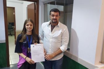 Foto - Time de Futsal Feminino de Albertina Recebe Honraria na Câmara Municipal