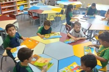 Turma do Pré II embarca em viagem pela leitura e transforma a biblioteca em mundo inteiro