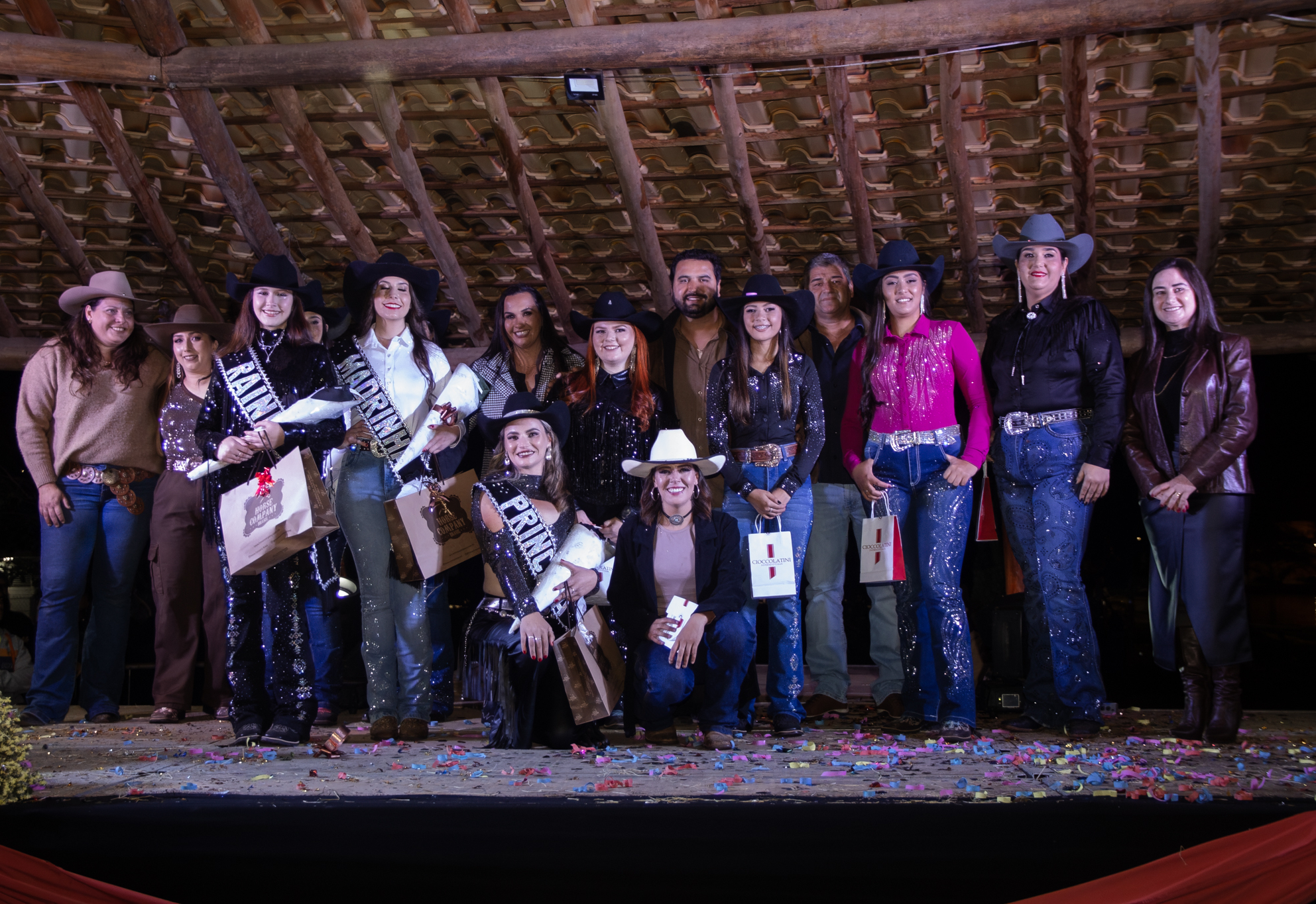 Elegância e tradição marcam o Baile da Escolha da Rainha do 29º Rodeio de Albertina